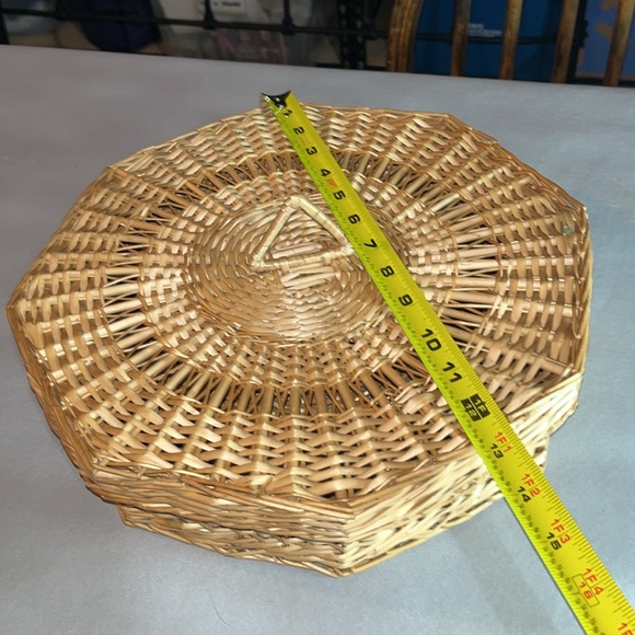 Octagon Woven Basket with Lid NWOT - Picture 2 of 4